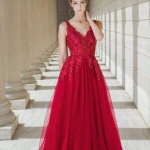 Brand new prom dress with padding